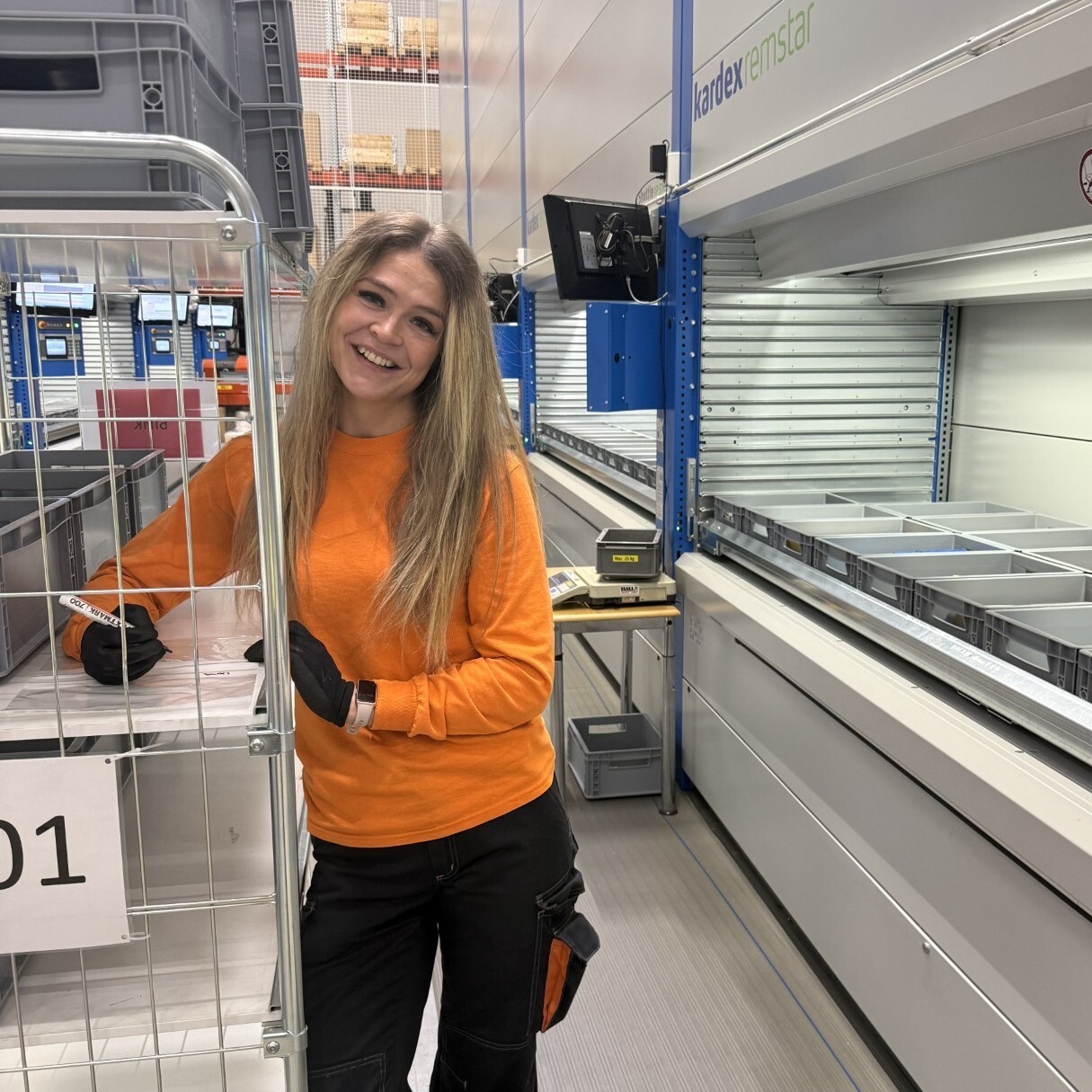 Finland warehouse Kardex in the background of a female colleague